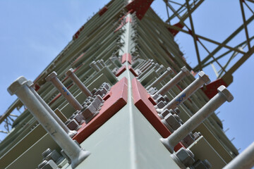 Freileitungsmast, Aufstieg auf eine Freileitung