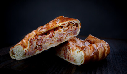 Obraz premium Delicious rustic meat pie. Homemade pastries.