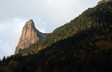 Ordesa en otoño.Pirineo aragonés-Huesca.España