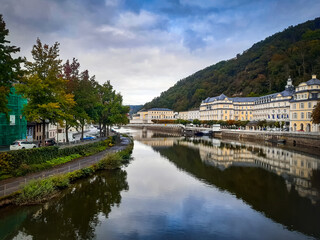 Fototapeta na wymiar view of the river in the city