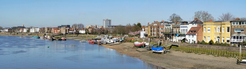 Fototapeta na wymiar Europe, UK, England, London, Hammersmith, riverfront panorama