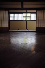 Obraz premium 有栖川宮旧邸 板張りの室内 京都市上京区