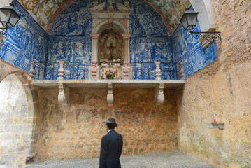 Azulejo als Hausschmuck in Óbidos, Portugal 