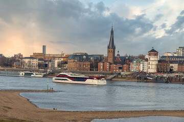 Fototapeta premium Duesseldorf embankment on warm spring evening on week-end, many people walking