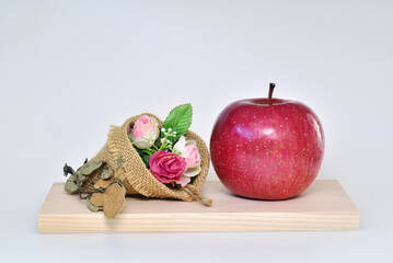 リンゴとバラ