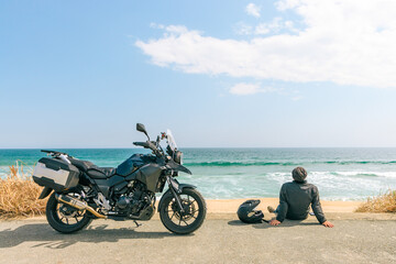 Fototapeta na wymiar 海とバイク