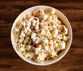 popcorn in a bowl on wooden background. bowl of popcorn.