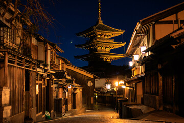 夜の八坂の塔「京都観光」