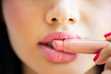 Naklejka premium woman putting on lipstick,Red lipstick lips with pink lipstick and Trendy colourful.