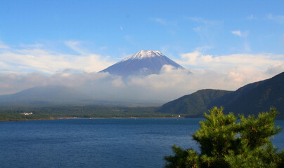 日本の世界遺産　富士山に朝焼けの風景　千円札 旧五千円札