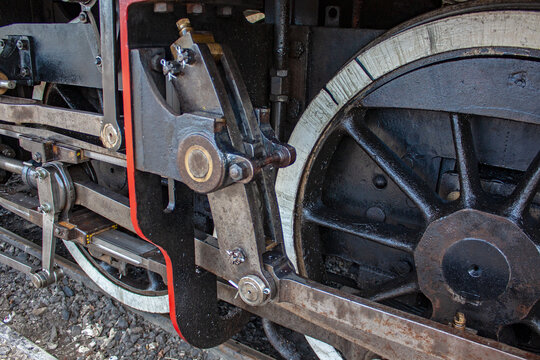 Roues et embiellage sur locomotive &agrave; vapeur	