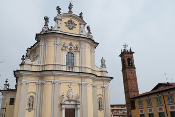 Fototapeta na wymiar La chiesa di Santa Maria Assunta a Cologno al Serio in provincia di Bergamo, Lombardia, Italia.
