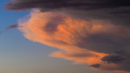 Enclume d'un cumulonimbus en fin de vie, avec des Mammatus 
