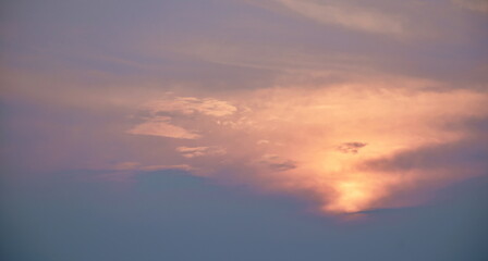 Obraz premium cloud spreading on sunset twilight sky in evening