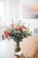 Vintage Blumenstrauß mit Gerbera und Eukalyptus, sowie Trockenblumen
