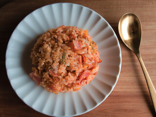 絶品手作りキムチチャーハンと金のスプーン