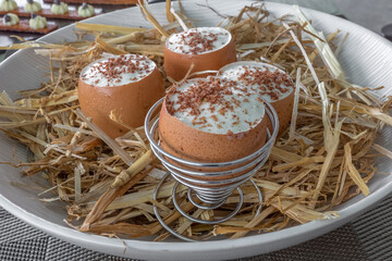 Dessert en trompe-l’œil, chocolat dans coquilles d’œufs 