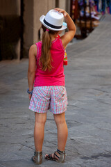Dziewczynka w kapeluszu