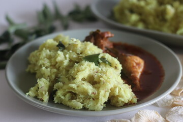 Mashed dry casava or dry tapioca with grated coconut, shallots, chillies, turmeric and curry leaves. Served with red spicy mackerel curry