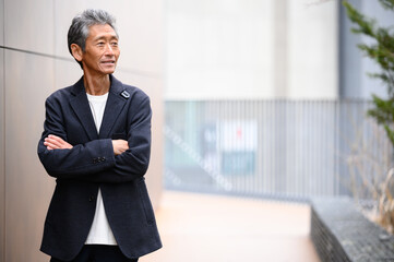 Fototapeta premium シニア男性 ポートレート カジュアル スーツ