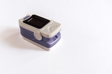 Isometric Pulse Oximeter. Blood oxygen saturation level monitor with heart rate detection, isolated on white background.