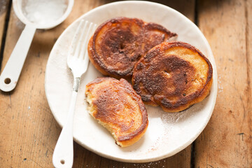 Pancakes with apples, cinnamon and icing sugar 