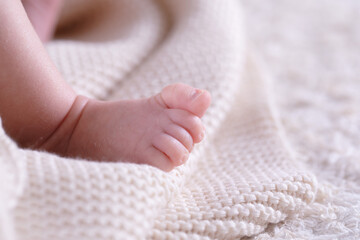 Obraz na płótnie Canvas New Born Baby Feet on White Blanket