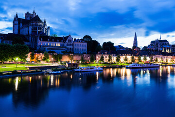 Fototapeta na wymiar Auxerre along Yonne River