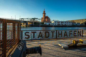 Stadthafen und altes Hafenamt