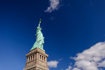 The Statue of Liberty in New York against a blue sky © Torval Mork
