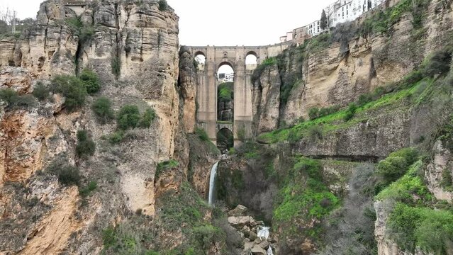 vista del tajo de Ronda o puente nuevo en el municipio de Ronda, Andaluc&iacute;a