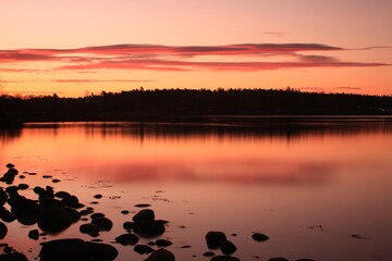 Naklejka premium sunrise over calm water - Lysaker