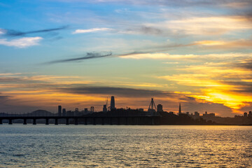 Fototapeta na wymiar Sunset view of San Francisco Bay and the city skyline 
