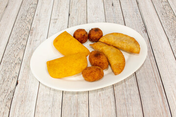 The empanadilla is a type of cake that can be considered a variant of the empanada. It is usually made with a dough filled with minced meat and other ingredients.