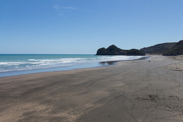 Fototapeta na wymiar Bethells beach in a sunny day, New Zealand.