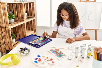 Fototapeta premium African american girl smiling confident drawing at art school