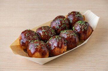 焼きたてのタコ焼き