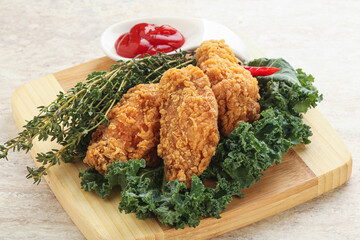 Crispy chicken wings with tomato ketchup