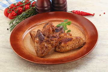 Roasted chicken wings with spicy sauce