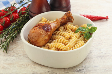 Roasted chicken leg with macaroni
