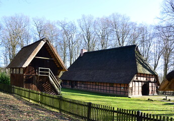 Fototapeta na wymiar Historischer Bauernhof in der Kur Stadt Bad Fallingbostel, Niedersachsen