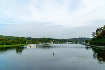Fototapeta na wymiar View to a lake, boats and trees