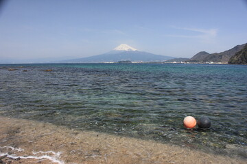 Fototapeta na wymiar 沼津・内浦の風景。西浦から駿河湾と富士山を望む。
