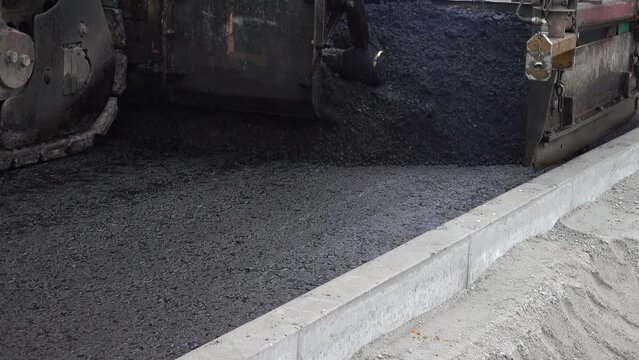 Stra&szlig;enbau, Einbau von Asphalt