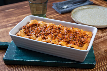 pasta cannelloni ripieni con ragu'di carne