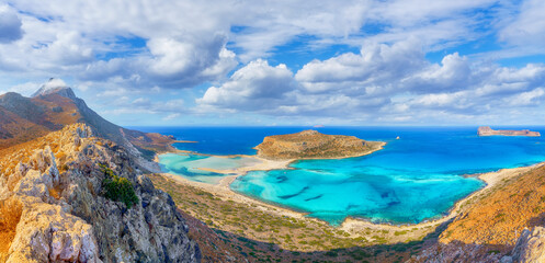 Amazing landscape with Balos Lagoon beach and Gramvousa island on Crete, Greece - obrazy, fototapety, plakaty