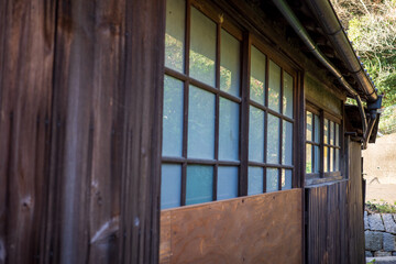 Fototapeta premium 日本の岡山県浅口市寄島町で見た古くてとても美しい建物