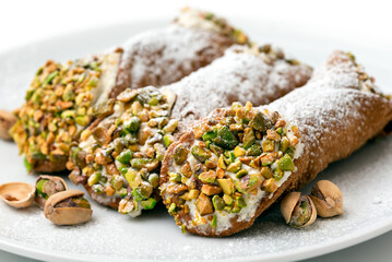Cannoli siciliani al pistacchio, Cibo Italiano 