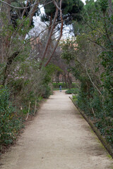 Paseo en el parque El Capricho, barrio Alameda de Osuna, ciudad de Madrid, pais de España o Spain