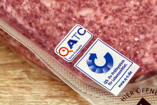 Salami von der Firma Gut Drei Eichen B&ouml;klunder und ATC Siegel